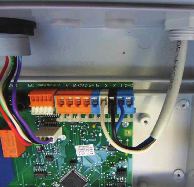 4. Podłączenie do instalacji elektrycznej 4.4 Instalacja / podłączenie kabla Kable czujnika nie mogą być prowadzone w wiązkach przewodowych razem z innymi obwodami prądu.