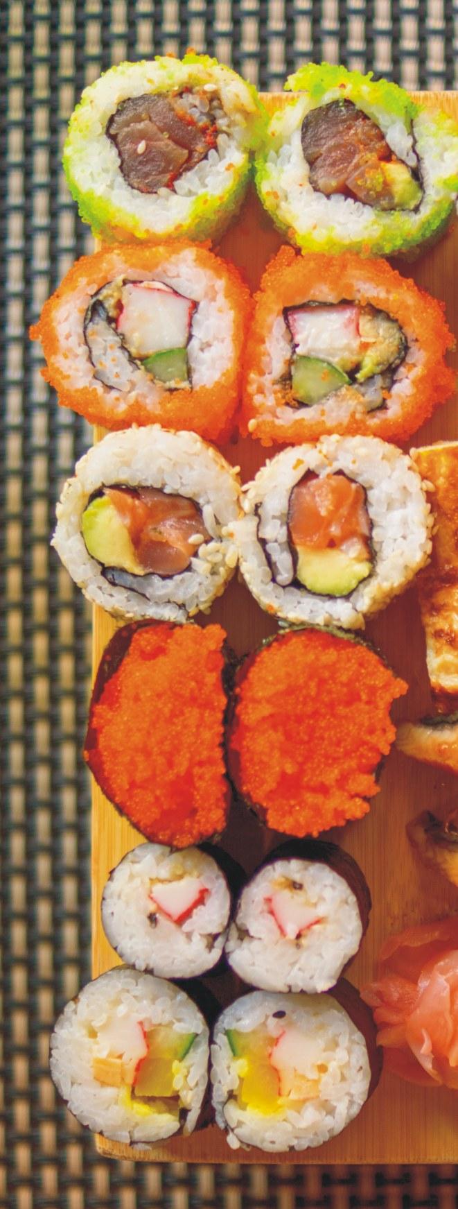 SUSHI Najnowsza pozycja w asortymencie i pójœcie z duchem czasu. To starannie zaprojektowane zestawy sushi, które s¹ idealnym daniem gotowym, na lunch czy kolacjê.