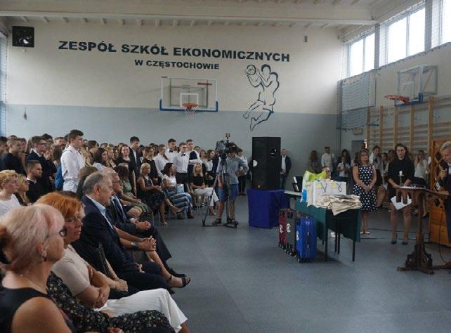 W Częstochowie rok szkolny 2019/2020 rozpoczęło w sumie 32 598 uczniów i przedszkolaków, w tym: 13949 uczniów w szkołach podstawowych (1767 w klasach pierwszych), 5772 w liceach ogólnokształcących