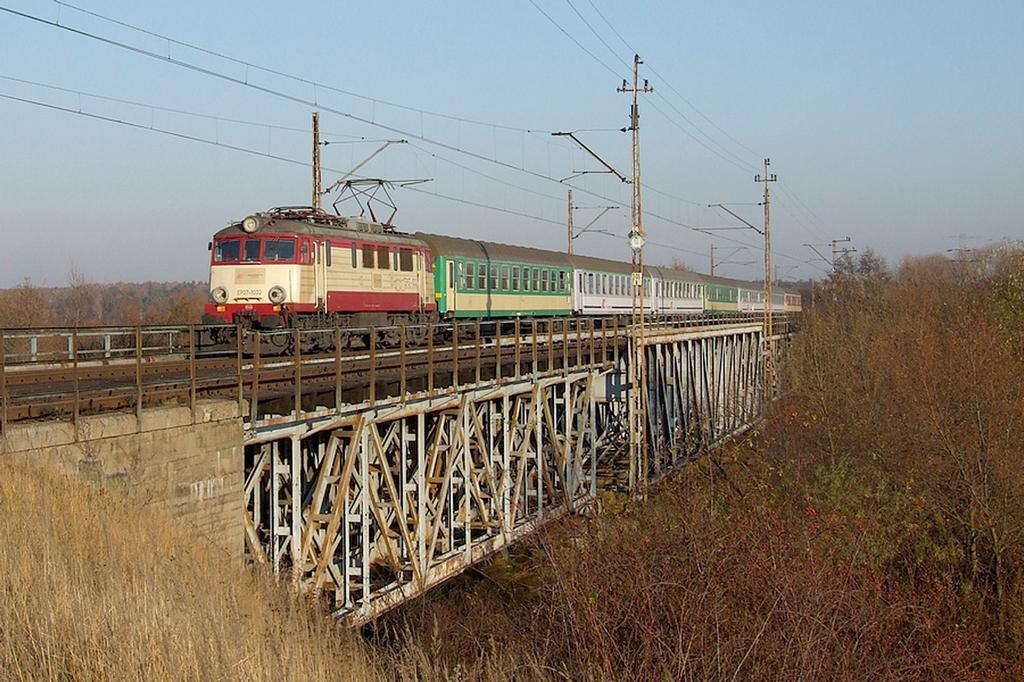 > 17 < EP07-1032, PKP Inter City Produkcja (modernizacja) w latach 1995-2005 w ZNTK Oleśnica, ZNTK Mińsk Mazowiecki, HCP Poznań, Newag Nowy Sącz.