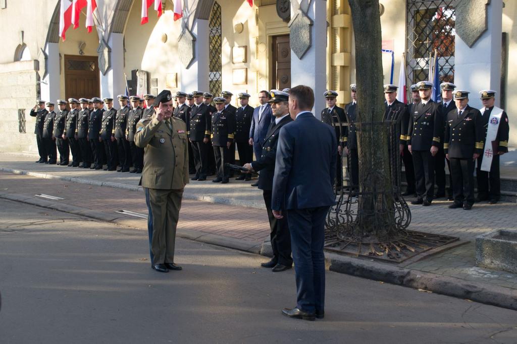 Regulaminowe oddawanie honorów ministrowi Obrony Narodowej. Fot. M.