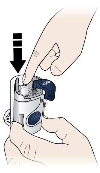 H Włożyć oczyszczony wkład do automatycznego mini-dozownika i mocno wcisnąć jego górną część, aby pewnie zamocować w miejscu.
