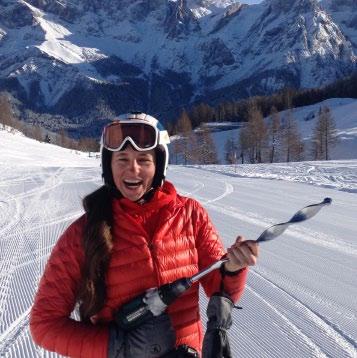Najprawdopodobniej umiała jeździć na nartach nim nauczyła się chodzić. W WKNie pracuje od 15 lat.