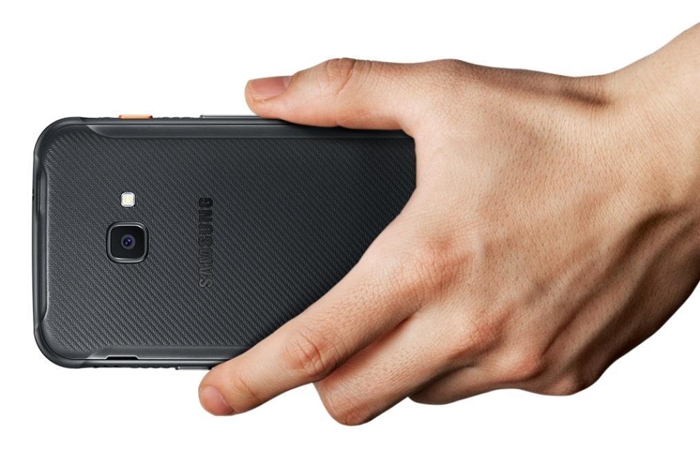 Samsung Galaxy Xcover 4s Zalety: łączność LTE kategorii 4 - prędkość pobierania danych do 150 Mb/s; dwa sloty na karty SIM; odpornością na wodę i kurz potwierdzona certyfikatem IP68; certyfikat