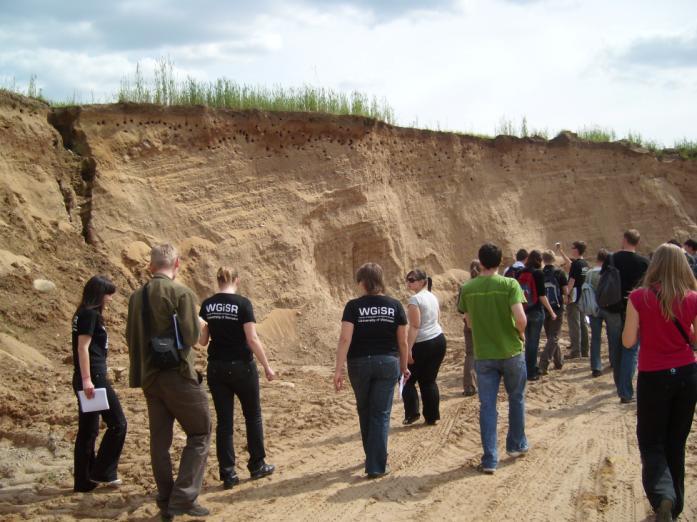 aspektach: geomorfologicznym, sedymentologicznym, geochemicznym,