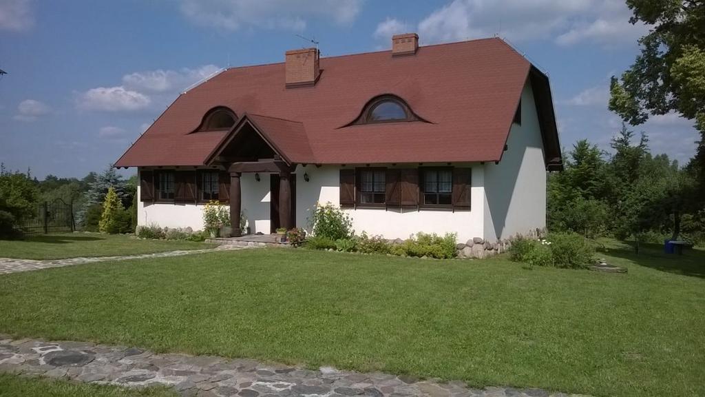 Atrakcyjna posiadłość na Kaszubach położona między jeziorem Polaszkowskim i Hutowym - do jeziora 90m. Zapraszam na prezentację!