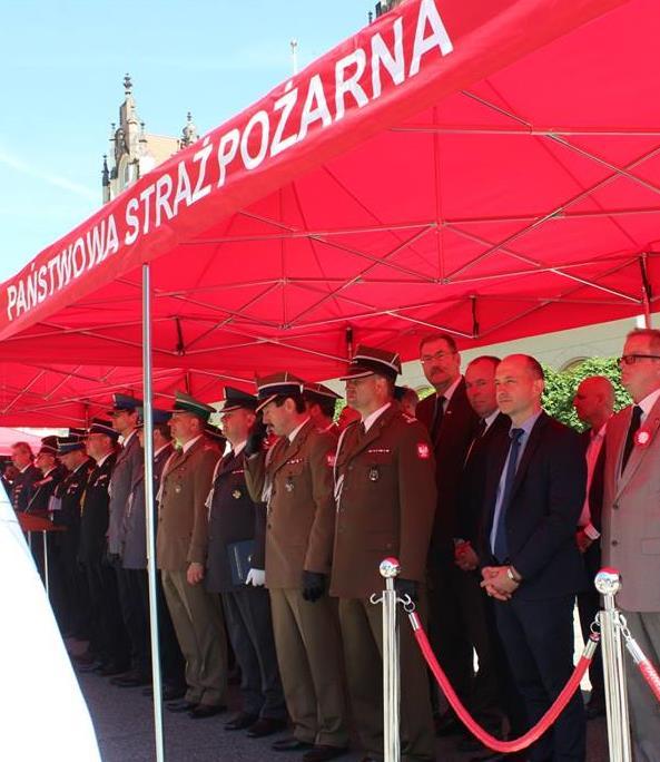 KONFERENCJE, UROCZYSTOŚCI, TARGI Rysunek 50. Wrocław, Rynek Wojewódzkie Obchody Dnia Strażaka z udziałem m.in.