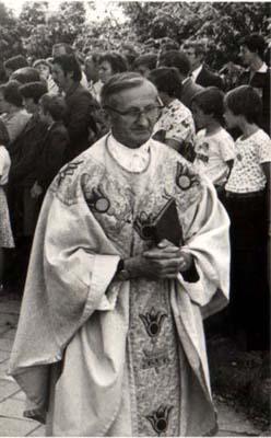 Otrzymał dekret 11.08. 1947 r. na Administratora w Jeżewie, jednak Kuria Biskupia w Pelplinie wysłała drugi dekret 18 sierpnia 1947 - L. Dz. 5011/47r. [uchylając poprzedni] zawierający nominację ks.