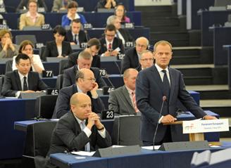 Fragmenty wystąpienia Premiera Donalda Tuska w Parlamencie Europejskim Fragmentos do discurso do PM Donald Tusk no PE Strasburg, 6 lipca 2011 r.