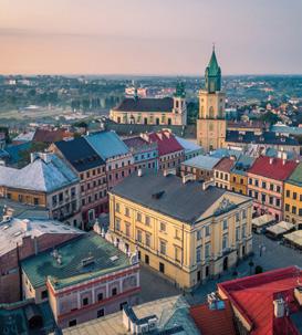 Jako stolica województwa lubelskiego pełni rolę administracyjnego, gospodarczego, komunikacyjnego i