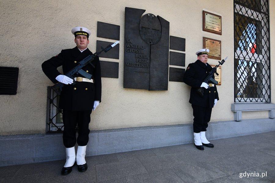 Polskiej. Ma on na celu oddanie hołdu ofiarom zbrodni katyńskiej. Zbrodnia katyńska Wiosną 1940 roku sowiecka policja polityczna NKWD wymordowała blisko 22 tysiące Polaków.