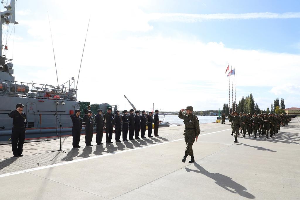 02.10.2018 RUSZYŁO NAJWIĘKSZE TEGOROCZNE ĆWICZENIE W ŚWINOUJŚCIU Nie czekając na powrót nurków z odbywającego się u wybrzeży Islandii szkolenia minowego "Northern Challenge '18", 8.