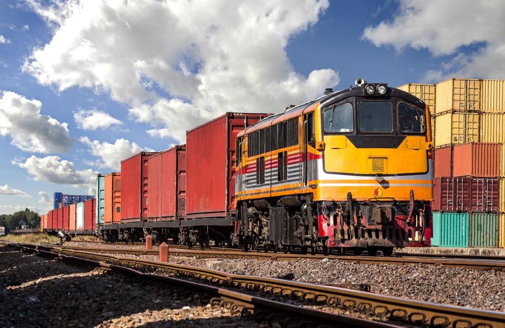 Spedycja kolejowa Realizujemy całopociągowe transporty ładunków masowych i skonteneryzowanych; Współpracujemy w oparciu o umowy z kluczowymi operatorami kolejowymi; Zajmujemy się pełną obsługą
