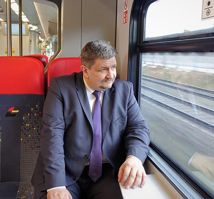 PRZEDMOWA Drodzy Pasażerowie, z przyjemnością informuję Państwa, że od początku września uruchomiliśmy 29 linii autobusowych.