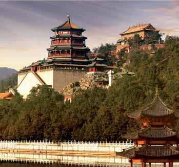 Zwiedzanie wi tyni Lamy jednej z najznamienitszych w Pekinie wi ty lamaistycznych ze wspa - niałym pos giem Buddy Maitrei maj cym 26 metrów wysoko ci.