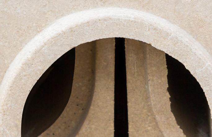 CZYM JEST CERAMIKA POLIMEROWA? Ceramika polimerowa to wysokiej jakości materiał budowlany, szczególnie odporny na zużycie.