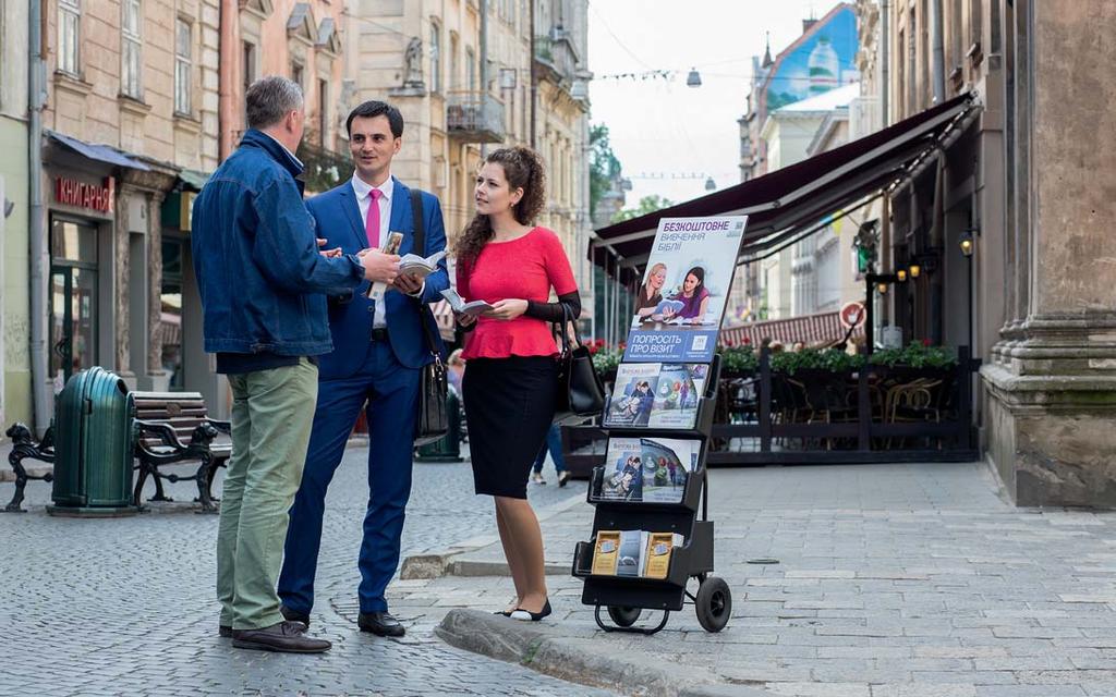 ID ZCIE WI C ICZY NCIE UCZNI Swiadczenie publiczne we Lwowie OW MATEUSZA 28:19 Biuro Oddziału na Ukrainie wspiera ponad 130 000 głosicieli Czym zajmuje si Biuro Oddziału?