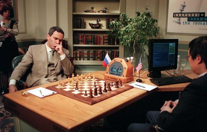 Szachy Claude Shannon, 1950: liczba możliwych partii szachów: 10 120 Wniosek: stworzenie doskonałego programu szachowego nie jest możliwe Alan Turing, 1951: pierwszy algorytm szachowy;