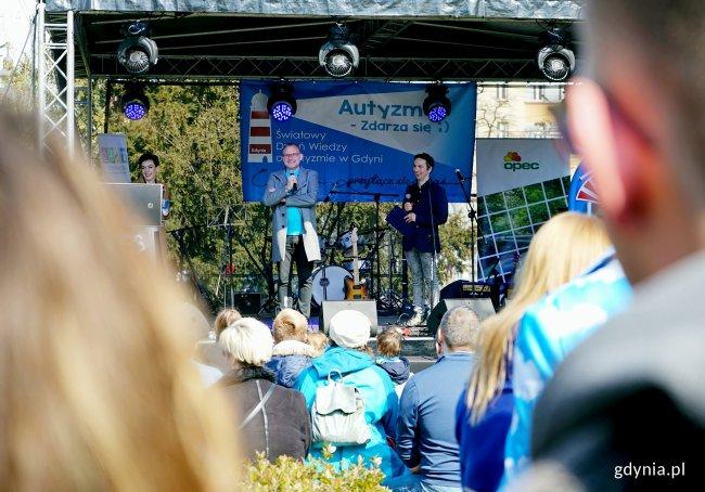 Gdynia niebieska dla autyzmu! Wszyscy wiemy, w myśl przewodniego hasła, że autyzm się zdarza.