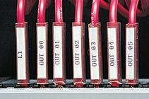Identyfikacja urządzeń elektrycznych i telekomunikacyjnych Oznaczanie przewodów i kabli WkładkiDuraSleeve Wkładki Brady DuraSleeve z możliwością zadruku umożliwiają tworzenie trwałej legendy.