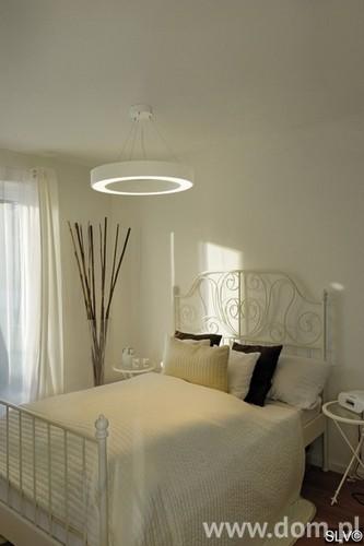 wisząca Medo Ring Klasyczna biel Dobrym pomysłem jest klasyczna sypialnia, w całości urządzona na biało.