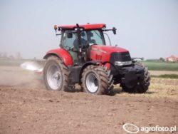 https://www. fot. agrofoto_mariuszskrzypczak Chętnie wybieranym traktorem w Ostoi (woj. zachodniopomorskie) jest Case IH Puma 200.