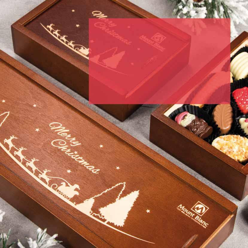 CHRISTMAS SMOOTH Słodka elegancja, która zachwyca. MB4008 Smooth Light Szkatułka Smooth z jasnego, naturalnego drewna. W środku znajduje się dziesięć belgijskich czekoladek.