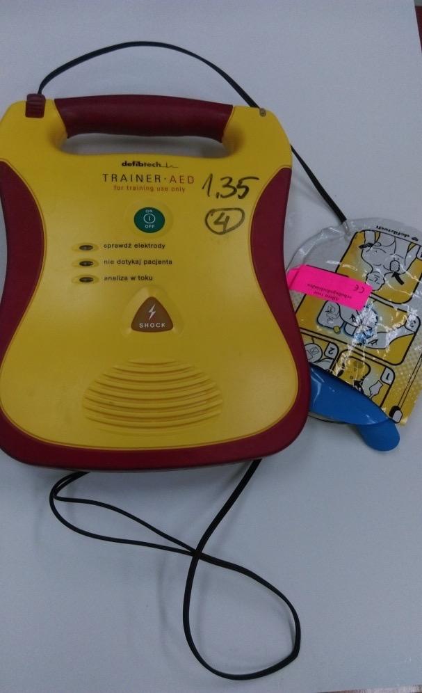 AED użyte do badań firma Defib Tech zautomatyzowany defibrylator zewnętrzny wyposażony we wskaźniki wizualne i dźwiękowe