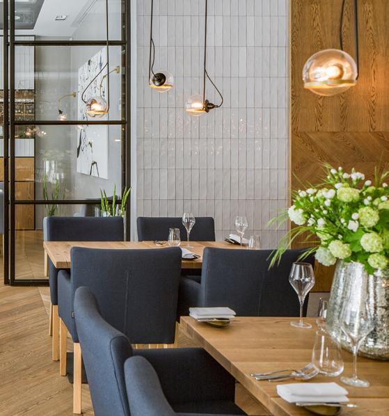 Restauracja White One Warszawska restauracja White One powstała w bliskim sąsiedztwie Placu Konstytucji, jednego z bardziej popularnych miejsc w stolicy.
