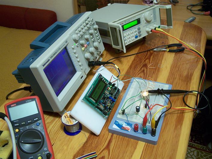 PWM - Pulse-width modulation - modulacja szerokości impulsu.