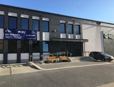AKADEMIA UMIEJĘTNOŚCI MIĘKKICH PRAWNIKA to cykl szkoleń powstałych na bazie mojego wieloletniego doświadczenia w pracy z ludźmi Główny Trener na różnych szczeblach zarządzania, w wielu branżach w tym
