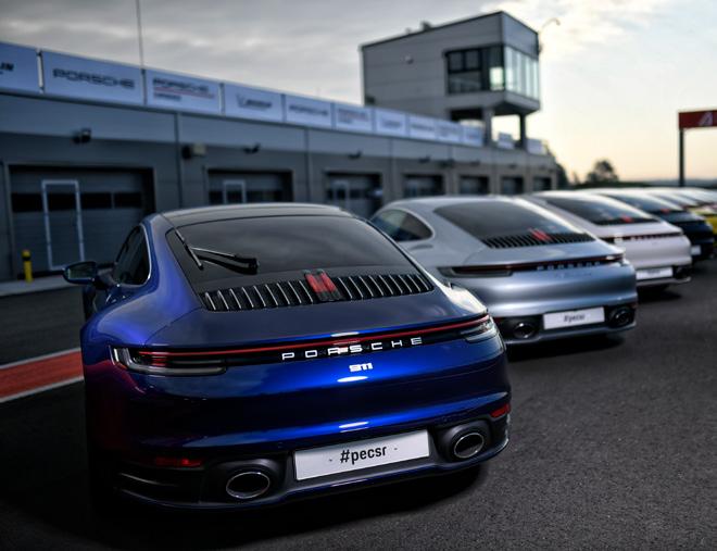 Dni na torze: 1 Liczba uczestników: 10 Zapoznanie z różnymi trybami jazdy Jazda Porsche 911 GT3 Cena 1845 euro/os. brutto PORÓWNAJ PROGRAMY PORSCHE EXPERIENCE Nazwa programu Dla kogo?