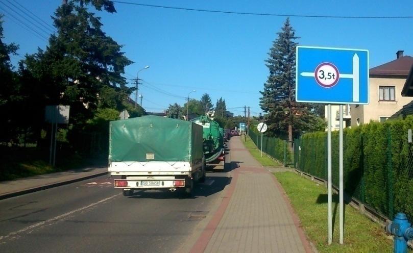 Bielska- Białej oznaczono symbolem B, natomiast wlot ulicy Witosa oznaczono symbolem C. Rysunek 1.