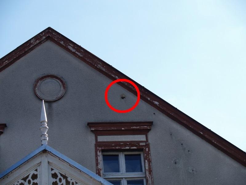 za werandą i pod daszkiem