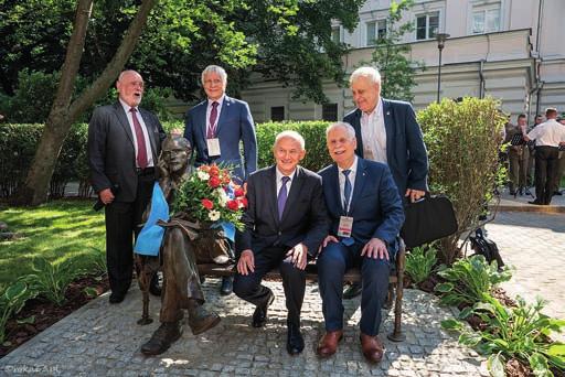 przybliży studentom, pracownikom
