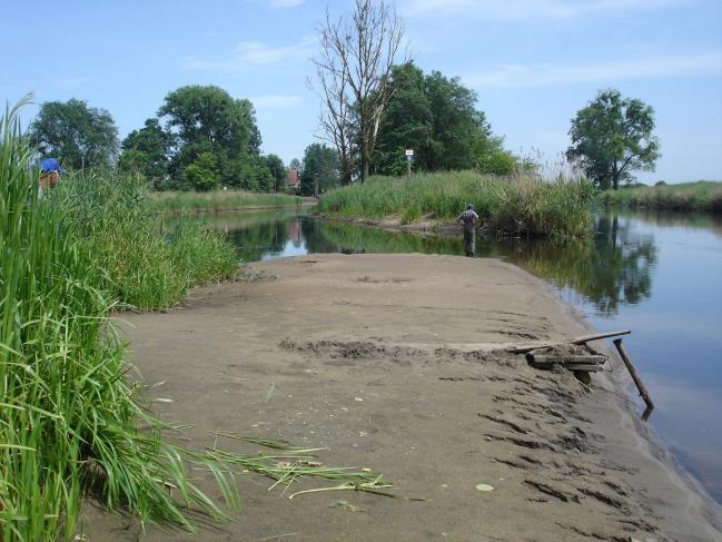 Wąskie gardła utrudniające żeglugę Na Kanale Bydgoskim: km 19+900 - łacha o szerokości około 10 m przy brzegu prawym Na Noteci Dolnej Skanalizowanej: km 39+600 39+900 - tworzenie się odkładu na