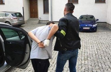 Z POLICYJNEGO NOTATNIKA PONIEDZIAŁEK-WTOREK 23-24 WRZEŚNIA 2019 3. Z nożem na matkę Policjanci z Ustronia zatrzymali agresywnego mężczyznę, który awanturował się ze swoją matką.