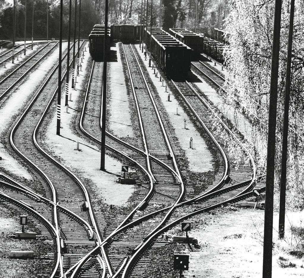 Oprogramowanie logistyczne do prac manewrowych Rozwiązanie zorientowane na przyszłość Presja na wydajność i obniżenie kosztów w towarowym transporcie kolejowym jest wyższa niż kiedykolwiek wcześniej.