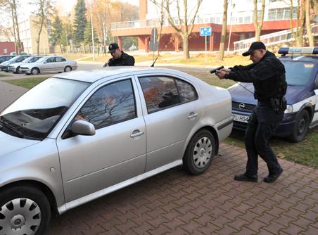 przodu pojazd jest zablokowany ścianą budynku. Fot. 2.