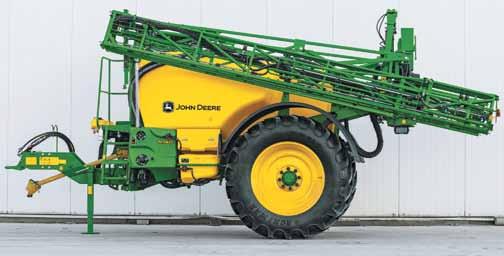 Pokazy maszyn Presentation of machines Opryskiwacz polowy przyczepiany JOHN DEERE M740 Wystawca: JOHN DEERE Zbiornik o pojemności 4000 l wykonany z polietylenu, gładki bez łączeń, kształt
