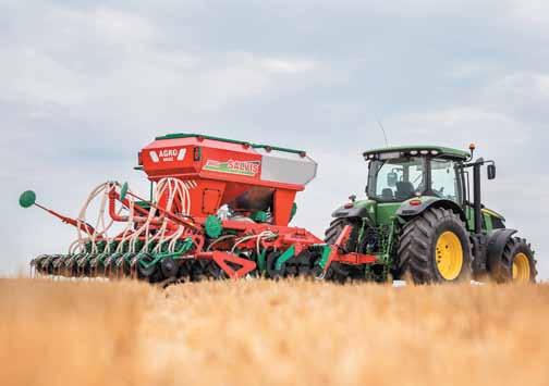 Agregat do siewu mulcz SALVIS Z Pokazy maszyn Presentation of machines Wystawca: AGRO-MASZ Paweł Nowak Wyposażenie podstawowe: pojemność 3800 l (2050 l skrzynia nasienna, 1750 l skrzynia nawozu)