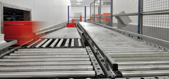 Połączenie z liniami pakującymi Linie pakujące stanowią koniec linii produkcyjnej. Jest to miejsce, gdzie systemy firmy Mecalux przejmują kontrolę nad towarem.