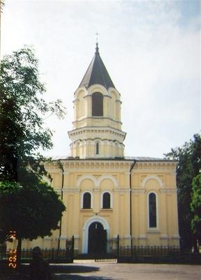 podziwiać polichromię podobną do polichromii Soboru Chrystusa Zbawiciela w Moskwie.