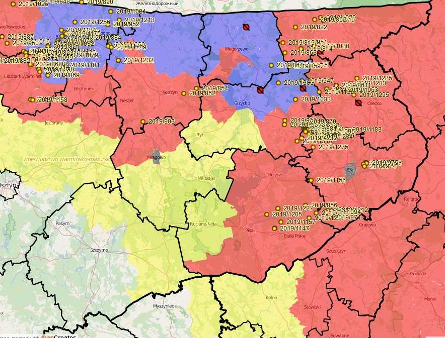 -2019/903: ok 10 km od granicy strefy czerwonej ; -2019/852 ok 7,5 km od granicy strefy czerwonej Powiat