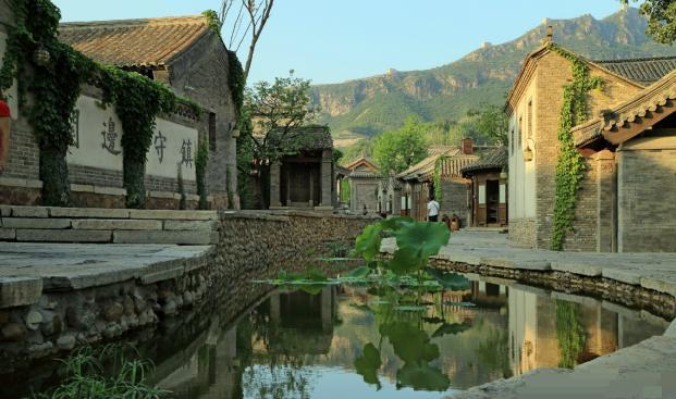 Dalej zwiedzanie Parku Węglowego Wzgórza z przepięknym widokiem na stary Pekin.