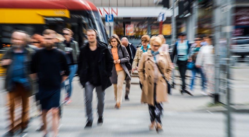 3. Sytuacja pieszego na jezdni 21% O tyle spadła liczba wypadków z udziałem pieszych w ciągu ostatnich 5 lat Głównym problemem związanym z bezpieczeństwem ruchu drogowego w Warszawie jest zagrożenie