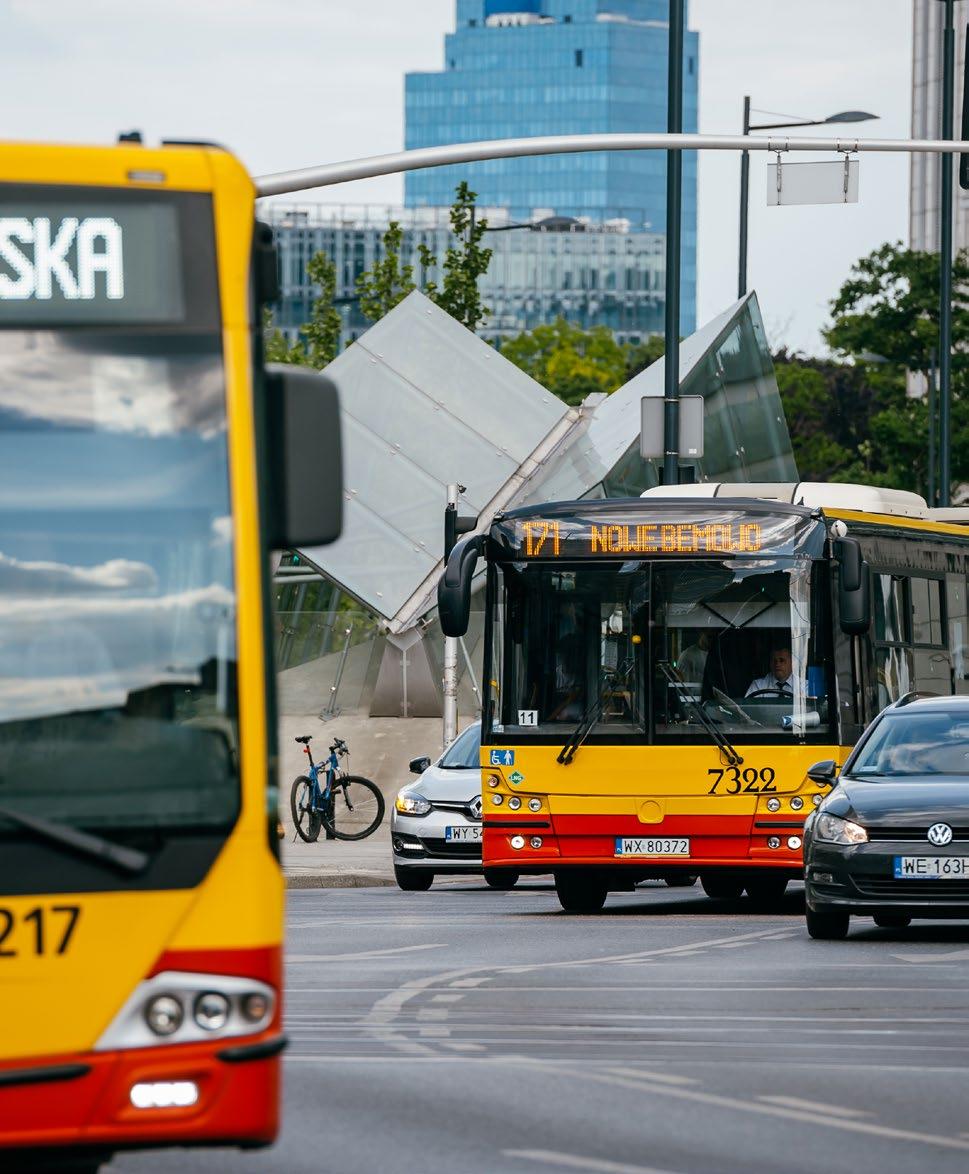 1. Wstęp...3 2. Dane ogólne o stanie bezpieczeństwa...4 3. Sytuacja pieszego na jezdni...10 4. Kierujący sprawcami wypadków...15 5.