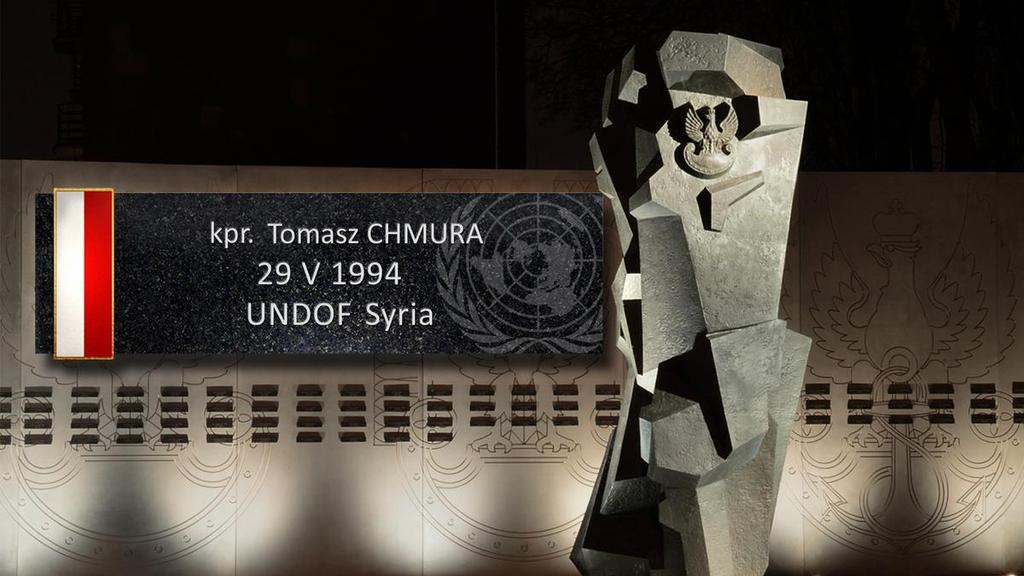 kpr. Tomasz CHMURA urodził się 19 listopada 1972 r. w Przeworsku. W 1991 r. rozpoczął służbę wojskową w 14. Pułku Zmechanizowanym w Przemyślu na stanowisku kierowcy. W 1992 r.