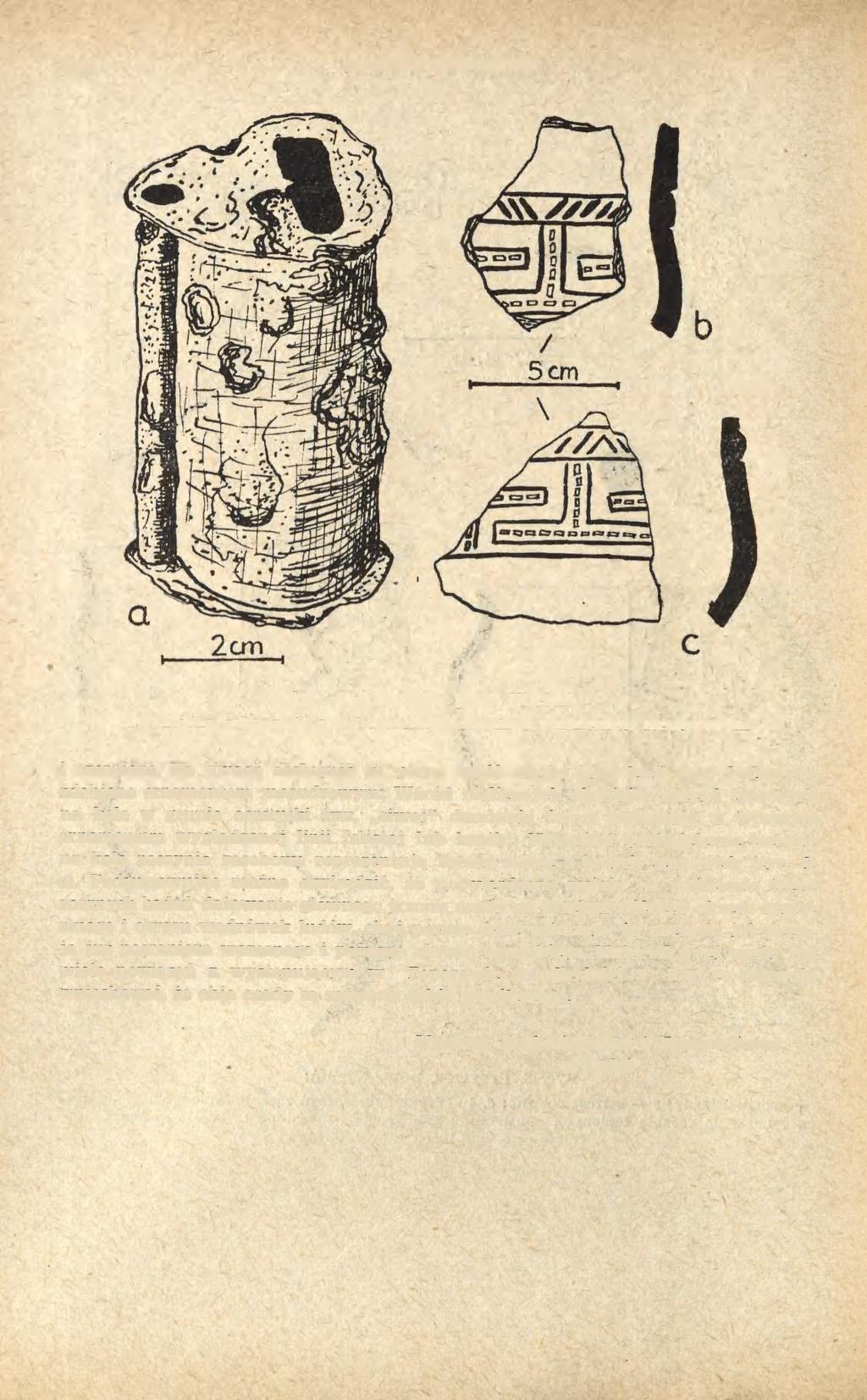 106 TADEUSZ MAKIEWICZ Ryc. 4. Przywóz, pow. Wieluń. a k ł ó d k a ż e l a z n a ; b, c f r a g m e n t y c e r a m i k i z o r n a m e n t e m meandrowym i czernione.