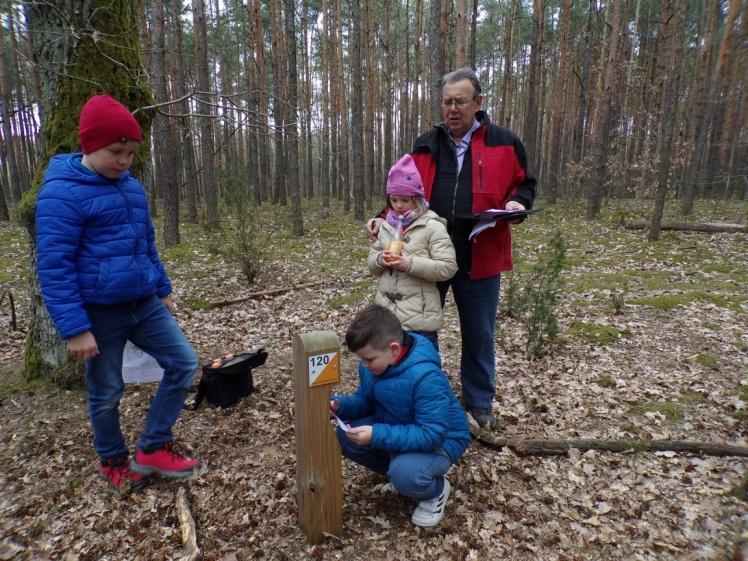 odznaki; Miłośnika Puszczy Kampinoskiej, Przyjaciela Ziemi Chełmońskiego, Miłośnika Roztocza, Miłośnika Ziemi Łowickiej, Szlakiem Cystersów w Polsce, Beskidy, Korona Gór Świętokrzyskich, Warszawską